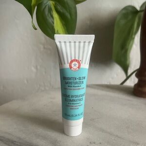 ✨$4 first aid beauty fab brighten glow moisturizer with vitamin c mini